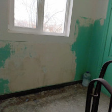 Приступили к косметическому ремонту 2-го подъезда по ул. Димитрова, д.12