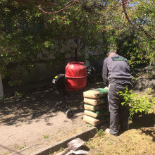 Сотрудники ООО "Новое Поколение" приступили к ремонту отмостки