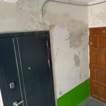 Приступили к косметическому ремонту подъезда по ул. Кирова, д.27