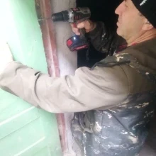 Проведены работы по ремонту входной двери в подвальное помещение и установка замка по ул.А Лазарева, д.2-а