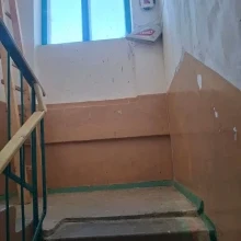 Приступили к косметическому ремонту 2-го подъезда по ул. Н.Кудри, д.14а