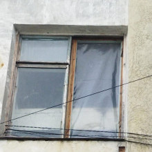 Выполнено остекление окна в подъезде по ул. Кооперативная, 45-а
